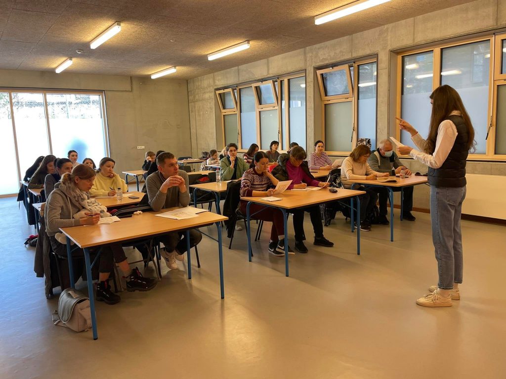 Volunteers of Promote Ukraine Organise Dutch and French Classes for New Arrivals