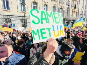 Marche pacifique afin de soutenir le peuple ukrainien a Bruxelles