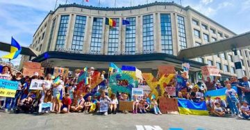 Вrussels Times: Ukrainian Activists in Brussels from Promote Ukraine Protest Olenivka Prison Bombing