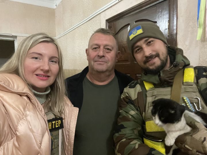 Espreso.tv: депутат бельгійського парламенту і Promote Ukraine привезли допомогу для українського війська