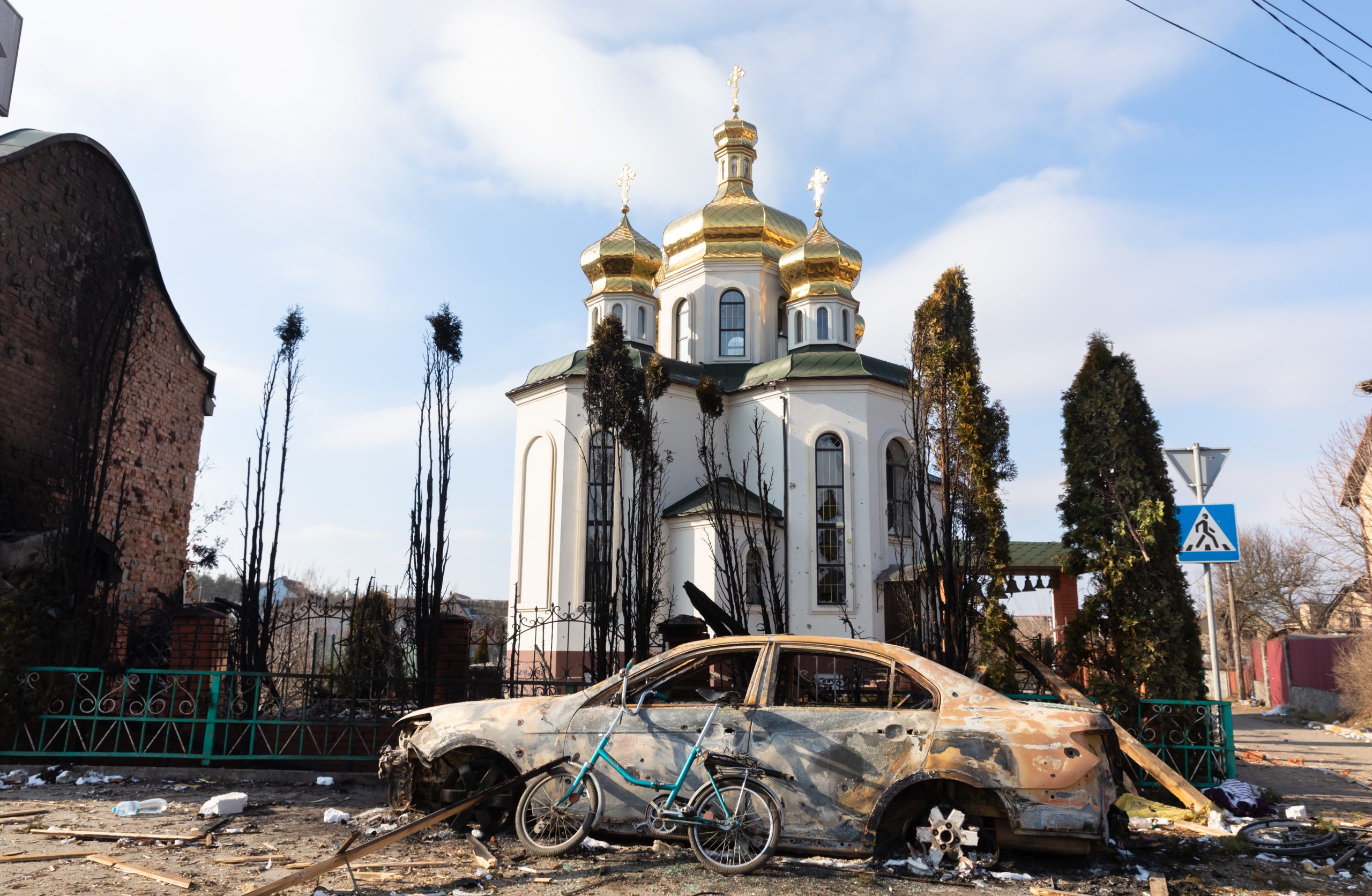 war-in-ukraine-chaos-and-devastation-on-the-outskirts-of-irpin-damaged-church