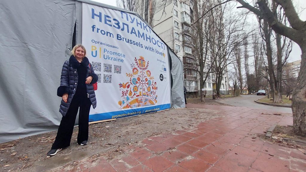 Marta Barandiy Visits Kyiv Point of Resilience Near the Railway Station