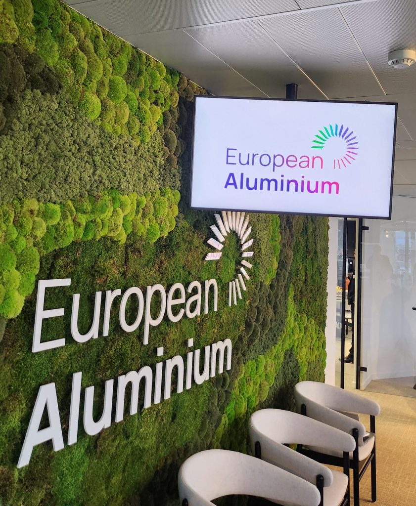 We call on European Commission and the European Council to put full embargo on Russian aluminium