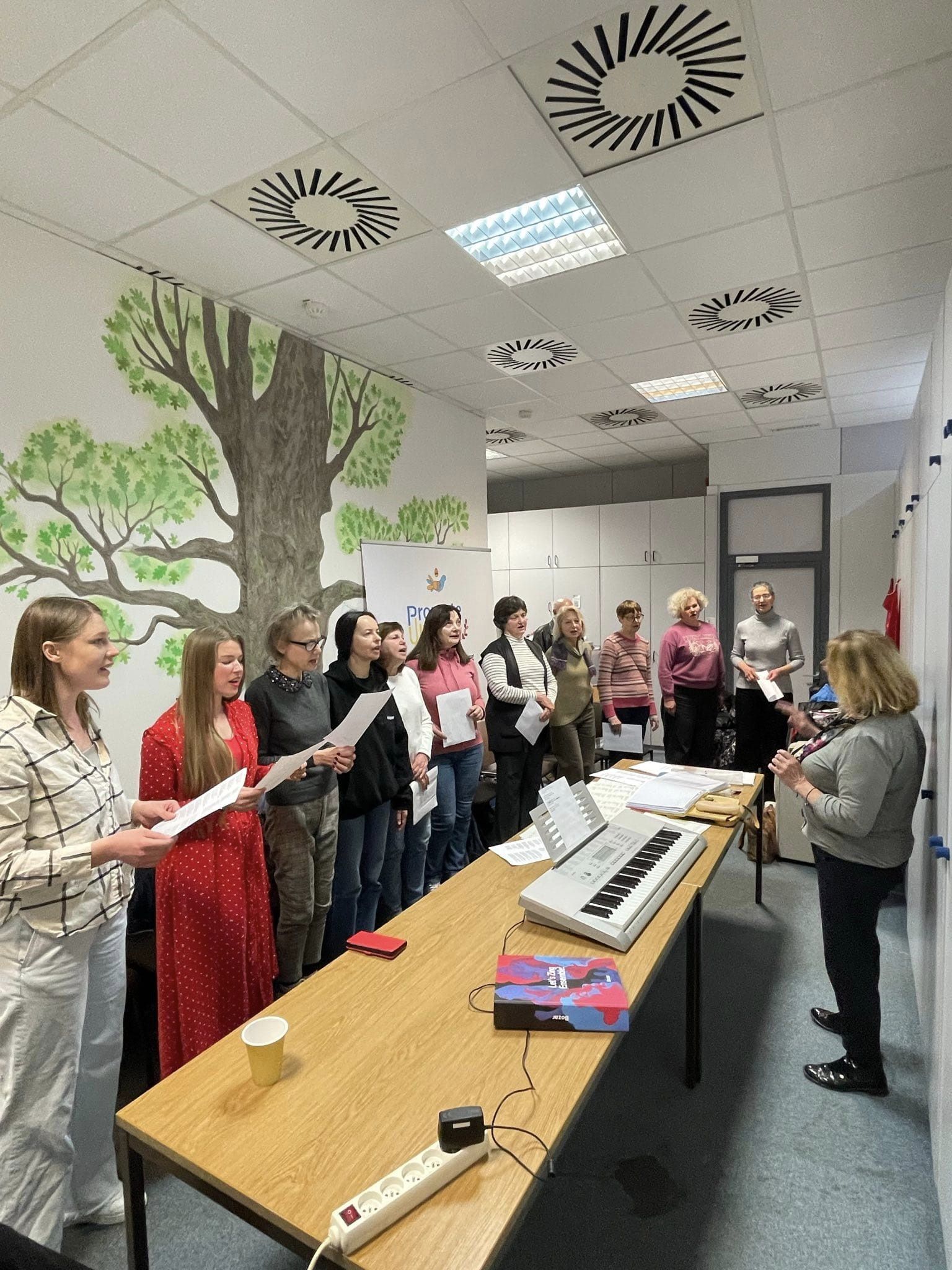 Yesterday, a representative from the renowned Belgian arts institution Bozar visited our choir. Our choir will be participating in a Bozar project