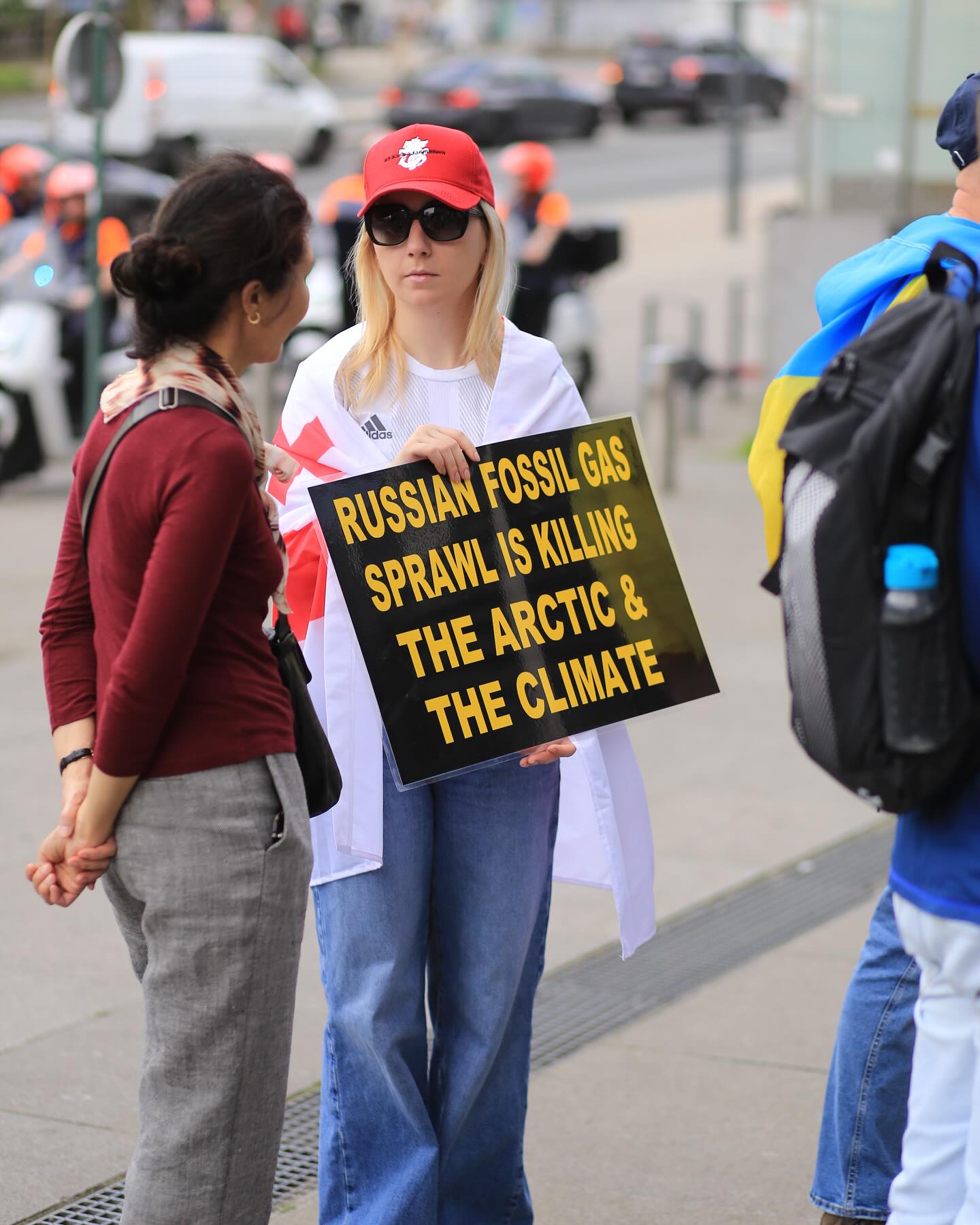 On May 12 Brussels activists went on the streets to pressure the federal government with a strong message: to stop the contract between Belgian gas network provider Fluxys and Russia