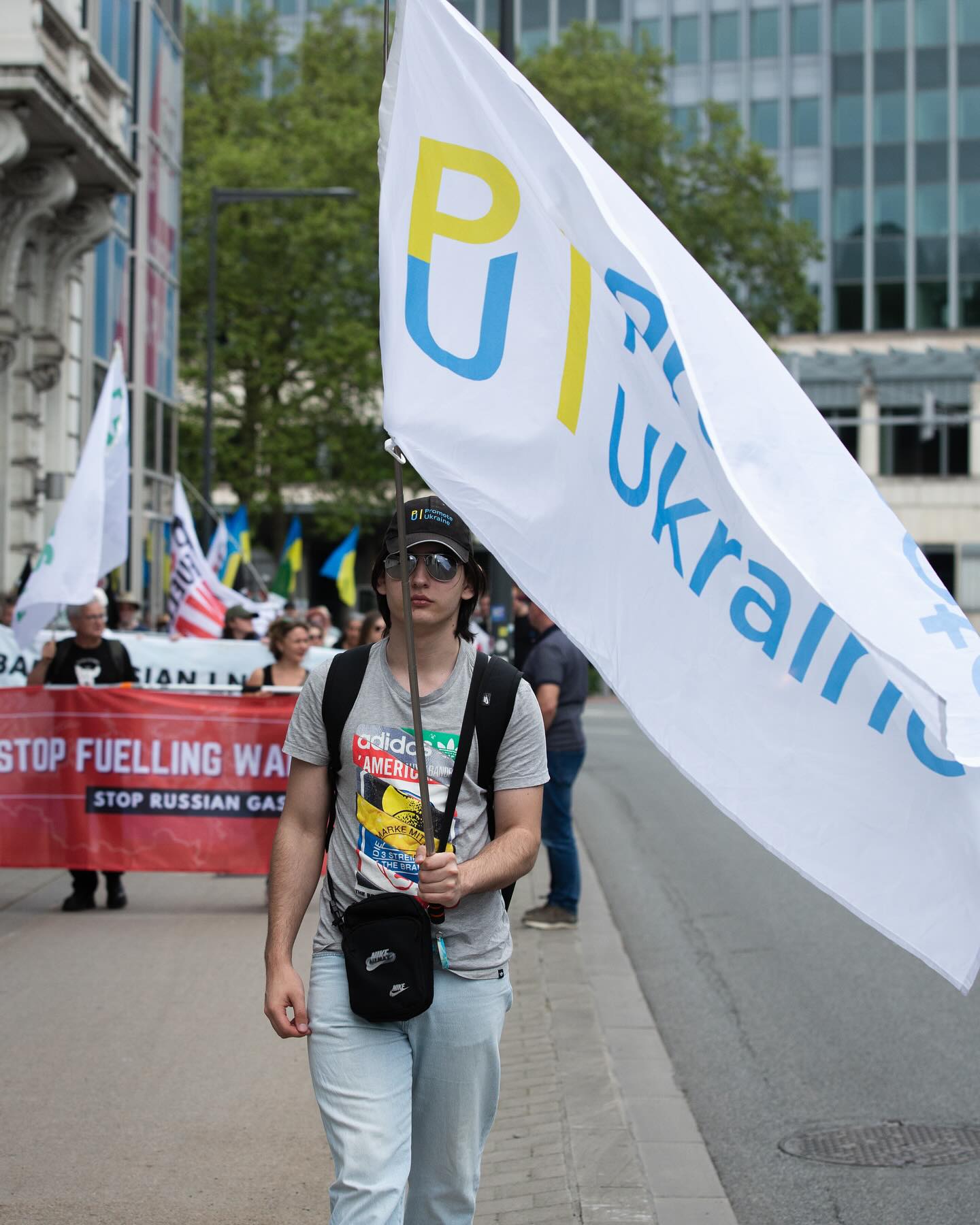 On May 12 Brussels activists went on the streets to pressure the federal government with a strong message: to stop the contract between Belgian gas network provider Fluxys and Russia