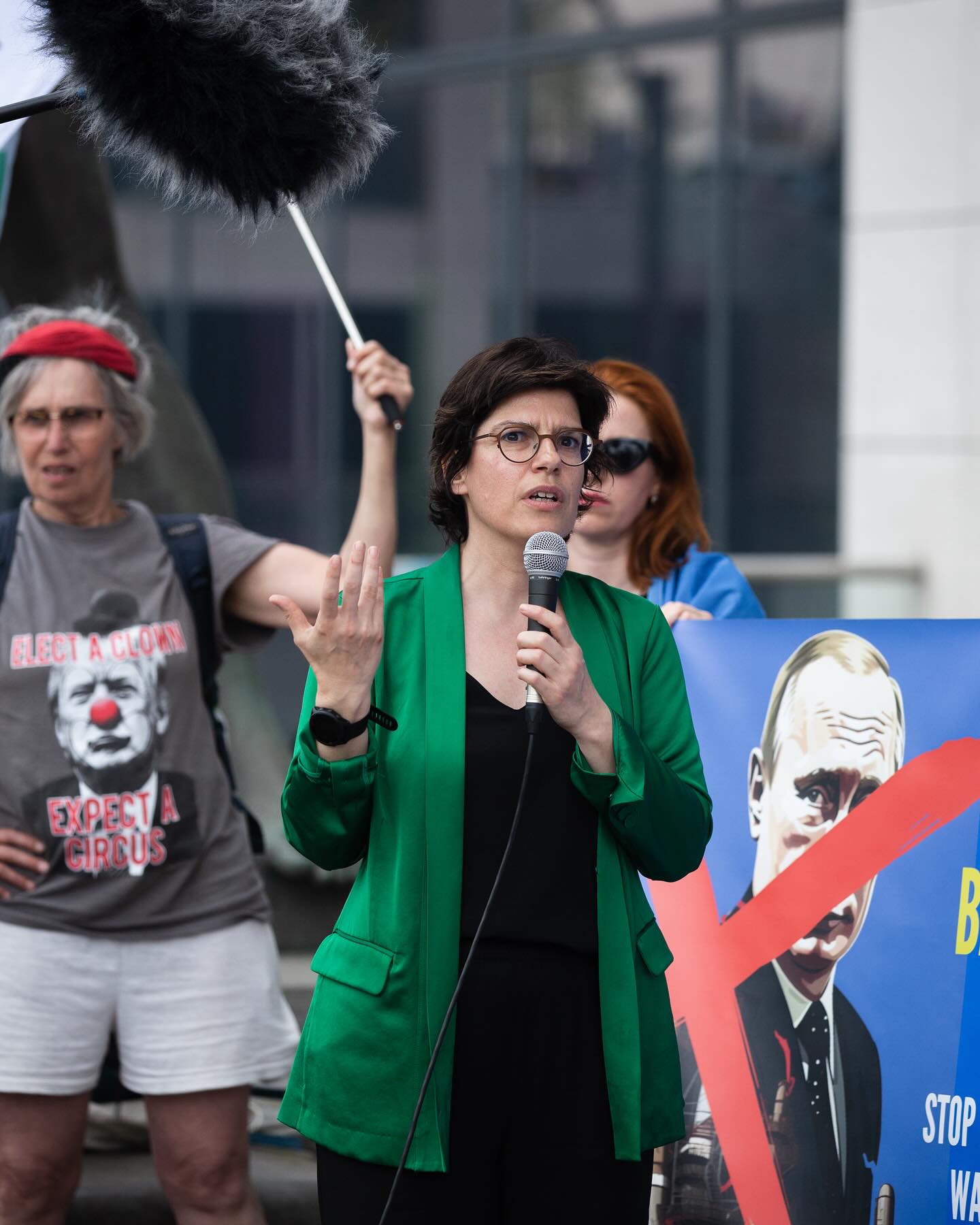 On May 12 Brussels activists went on the streets to pressure the federal government with a strong message: to stop the contract between Belgian gas network provider Fluxys and Russia