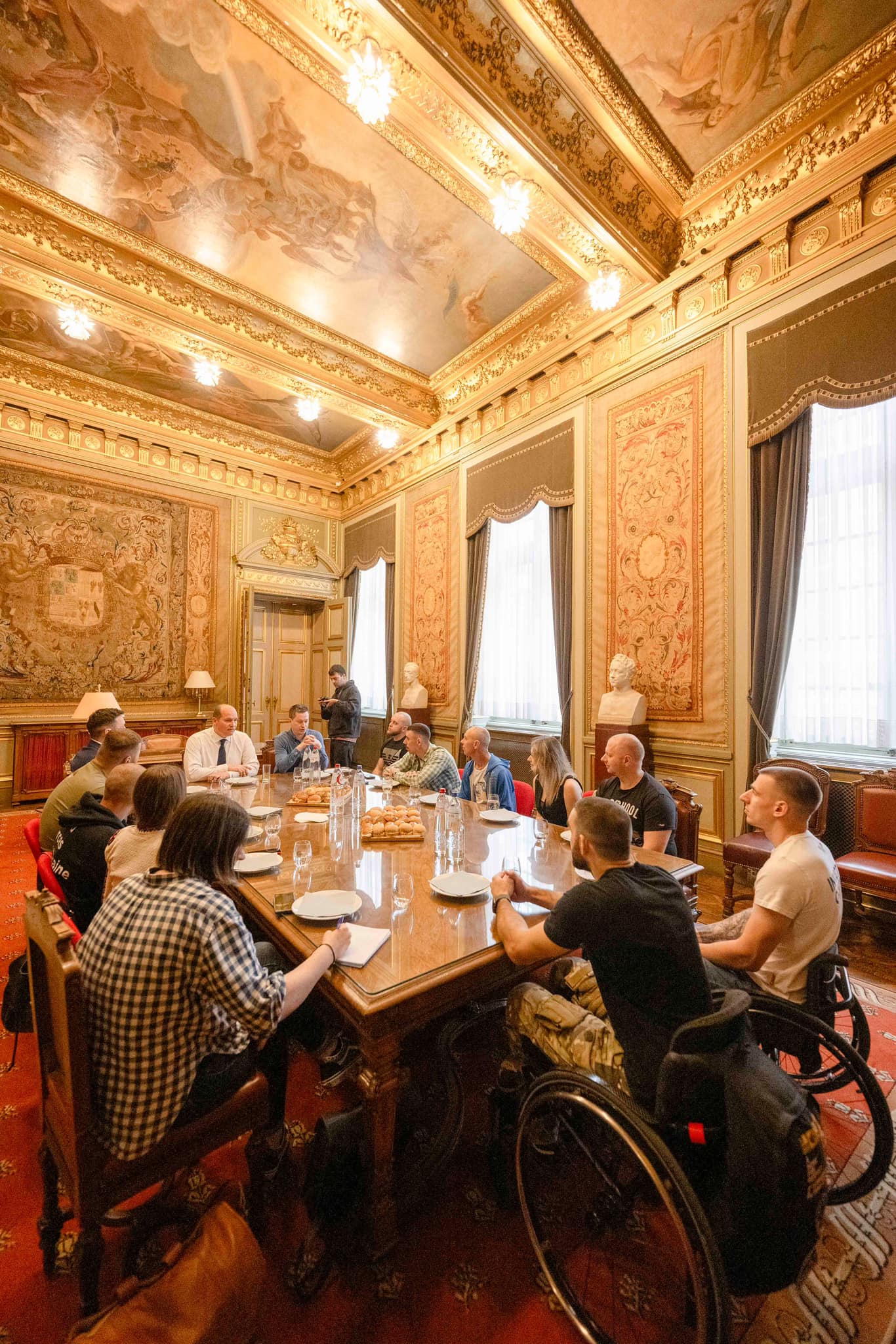 Today was a particularly impactful day, as our veterans had the opportunity to meet with the Mayor of Brussels, Philippe Close