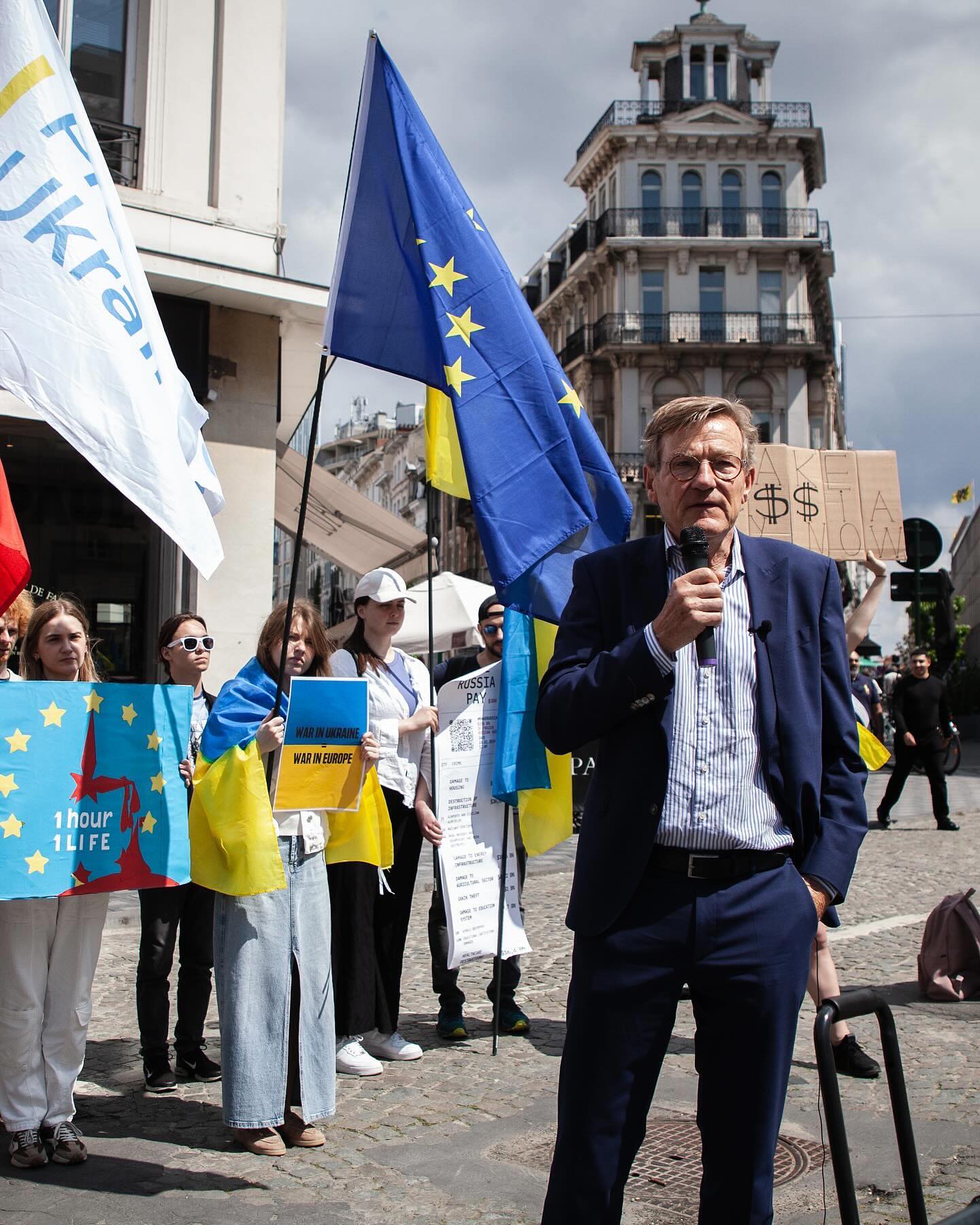 demonstration organized by Promote Ukraine and ICUV - International Centre for Ukrainian Victory took place near the Belgian Federal Parliament