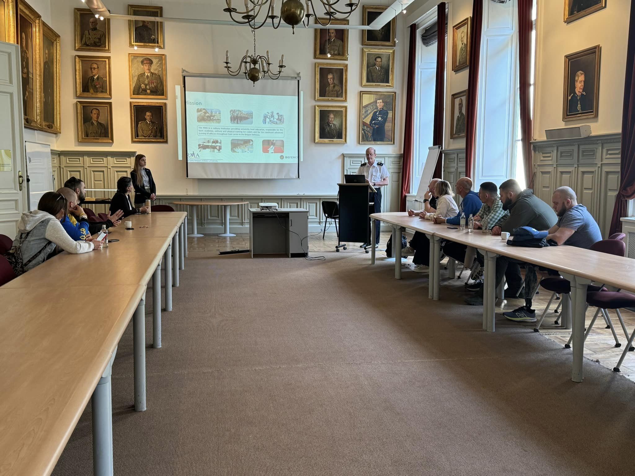 the veterans started their day with a visit and working meetings at the Royal Military Academy