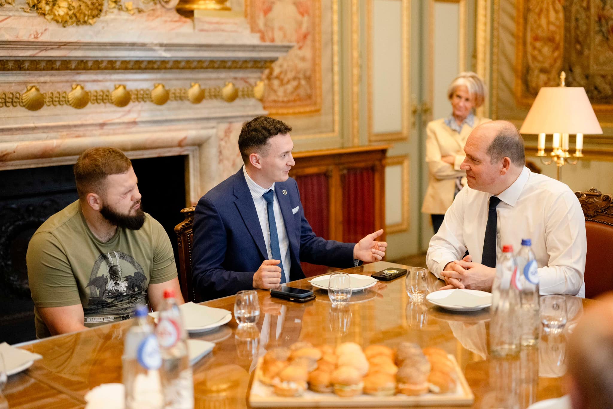 Today was a particularly impactful day, as our veterans had the opportunity to meet with the Mayor of Brussels, Philippe Close