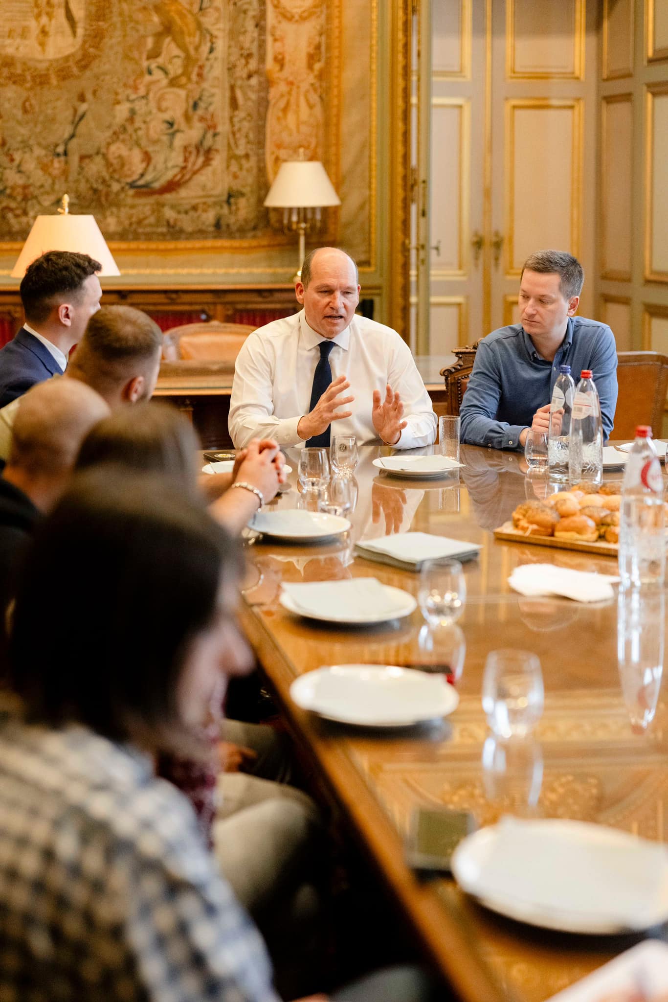 Today was a particularly impactful day, as our veterans had the opportunity to meet with the Mayor of Brussels, Philippe Close